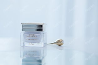 迪奥花蜜活颜丝悦眼霜 奢华护肤的精致之选